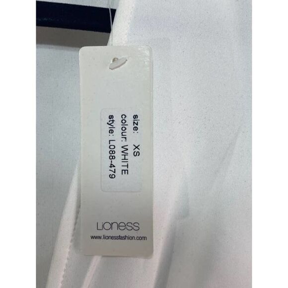NWT LIONESS LONG SLEEVE WHITE DEEP V ROMPER - Picture 4 of 5